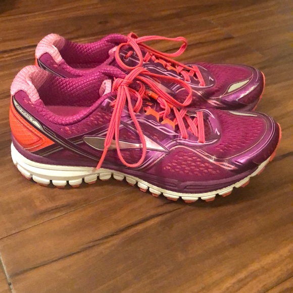 orange brooks running shoes